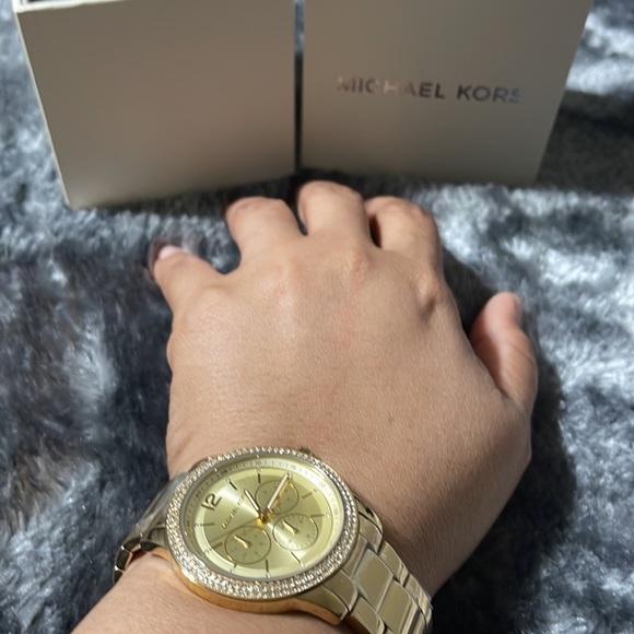 💝Gifts!!! New!!! MK - Women`s Oversized Tibby Watch - Gold/crystals - Picture 7 of 8